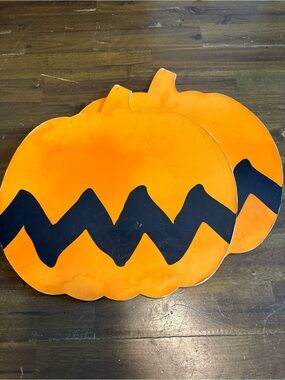 Pottery Barn Halloween Peanuts Charlie Brown Pumpkin Set Placemats Decor